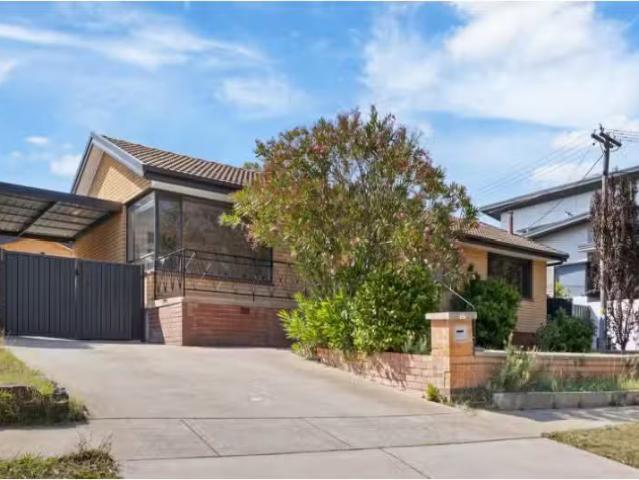 Just in! 3 BR 5 Mac Farland Crescent, Chifley House for rent.