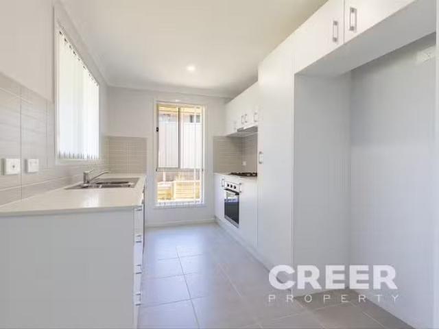 Deal! 3 BR 5 Ellie Avenue, Raworth Townhouse for rent Listed.
