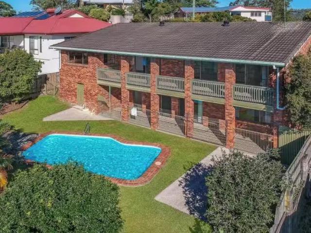 Deal! 3 BR 5 Warre Street, MAROOCHYDORE, QLD 4558 House for.