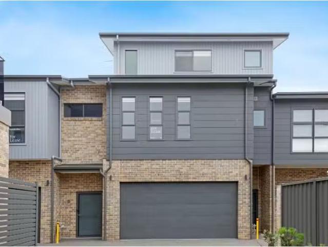 For Rent! 3 BR 6/2 Cowper Street, FAIRY MEADOW Townhouse for r.