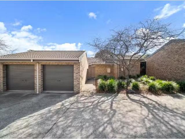 Charming 3 BR 67/15 John Cleland Crescent, FLOREY Townhouse fo.