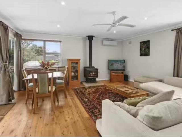 Charming 3 BR 69 George Street, Avalon Beach House for rent L.