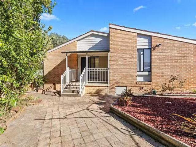 For Rent! 3 BR 6 Foxlow Place, Airds, NSW 2560