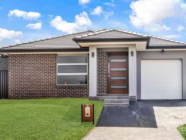 Charming 3 BR 6 Hutt Street, Colebee, NSW 2761