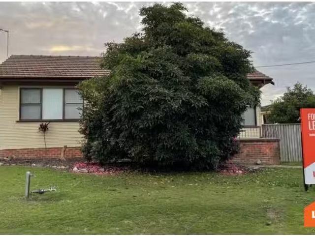 Just in! 3 BR 6 Joan Street, Rutherford House for rent Listed.