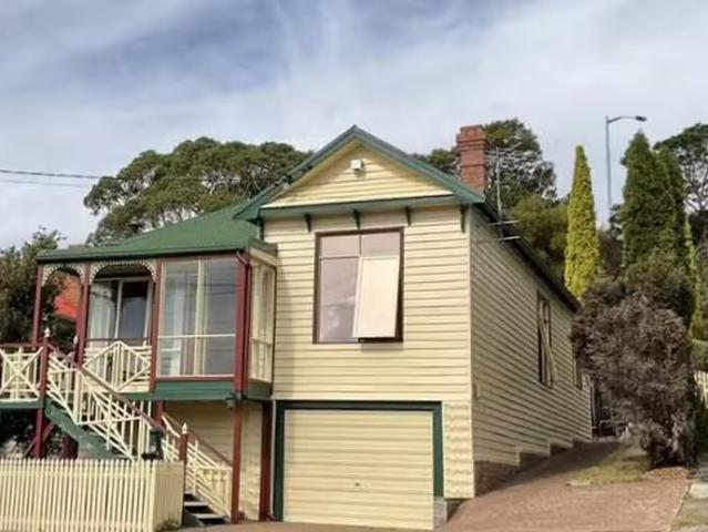 Rental! 3 BR 73 Oldham Avenue, New Town, TAS 7008