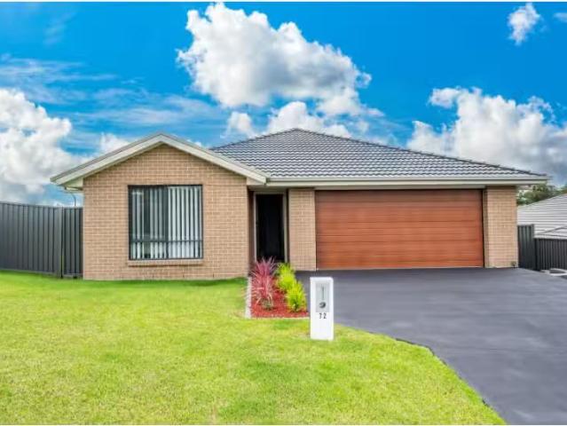 Cozy 3 BR 72 Broad Street, Gillieston Heights Townhouse for re.