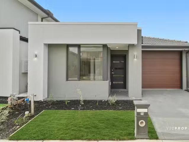 Nice 3 BR 75 Cordata Road, Point Cook, VIC 3030