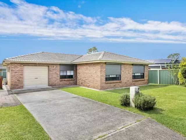Charming 3 BR 7 Meehan Close, Horsley, NSW 2530 House for Rent