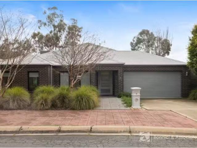 Cheap 3 BR 7 Birdie Place, Thurgoona House for rent Listed by.
