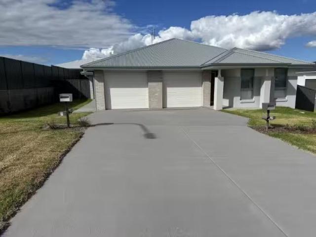 Cozy 3 BR 7 Gallery Avenue, GILLIESTON HEIGHTS House for rent.