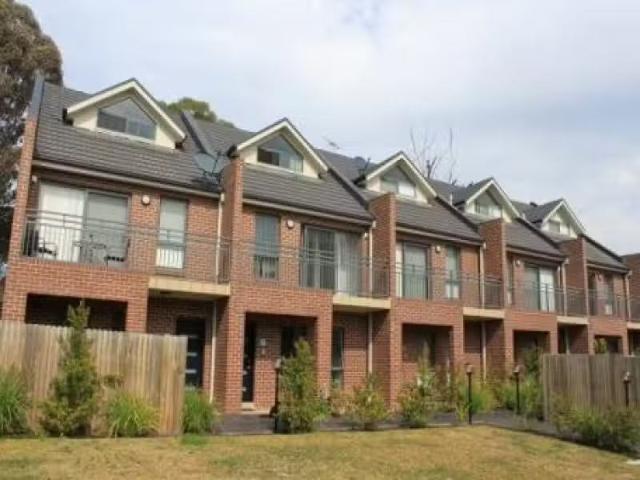 Just in! 3 BR 8/24 26 Markey Street, Guildford Townhouse for r.