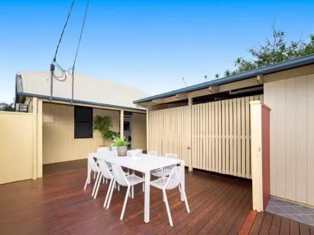 Cheap 3 BR 82 Jubilee Terrace, BARDON, QLD 4065 House for Rent