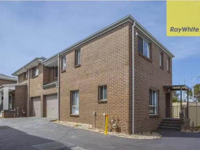Nice 3 BR 8/7 Mildred Street, WENTWORTHVILLE Townhouse for ren.