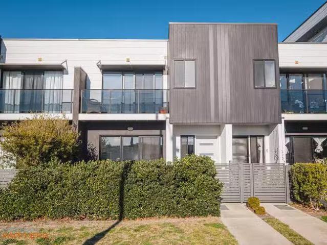 Charming 3 BR 8/55 Woodberry Avenue, Coombs, ACT 2611