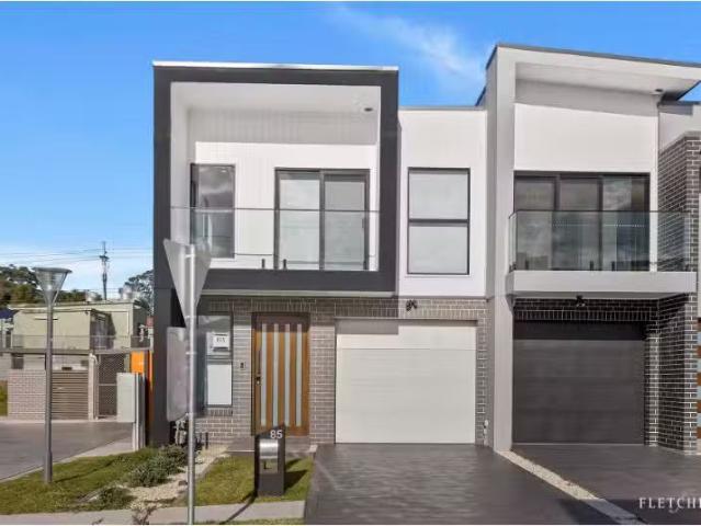 Just in! 3 BR 85 Crepe Myrtle Circuit, Avondale Townhouse for.
