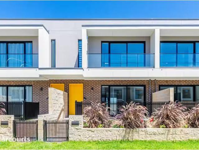 Deal! 3 BR 86 Aries Way, BOX HILL Townhouse for rent Listed b.