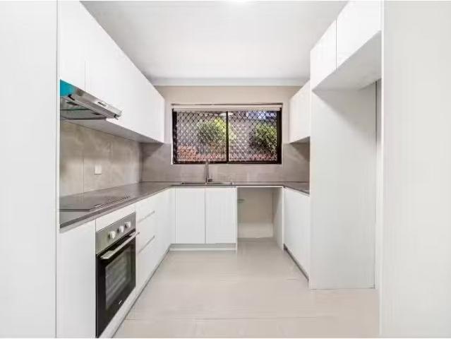 Rental! 3 BR 8/6 Railway Parade, Kogarah Apartment for rent L.
