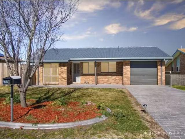 Unique 3 BR 8 Hunt Avenue, Armidale House for rent Listed by.