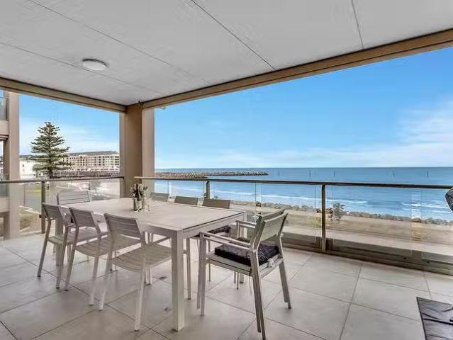 Cozy 3 BR 8 9 North Esplanade, Glenelg North, SA 5045