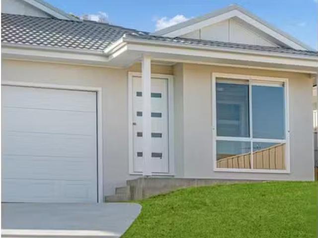 Unique 3 BR 8A Highview Circuit, Port Macquarie Townhouse for.