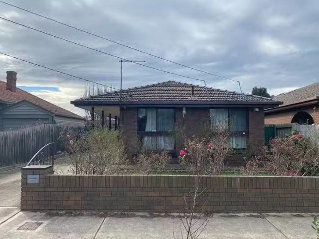 For Rent! 3 BR 93 The Avenue, Coburg, VIC 3058