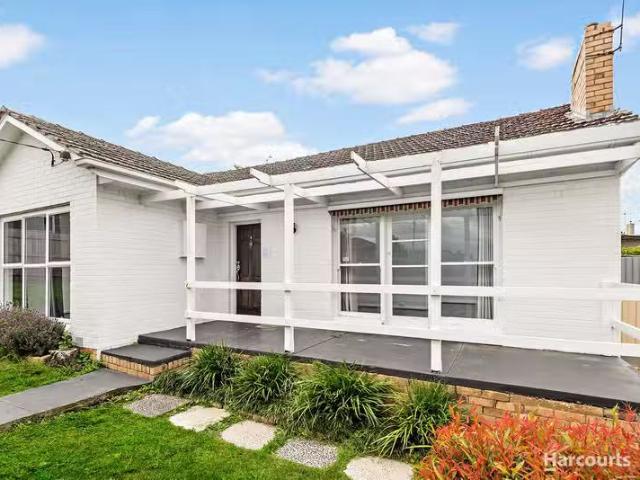 Cozy 3 BR 90 Thompsons Road, BULLEEN, VIC 3105 House for Rent