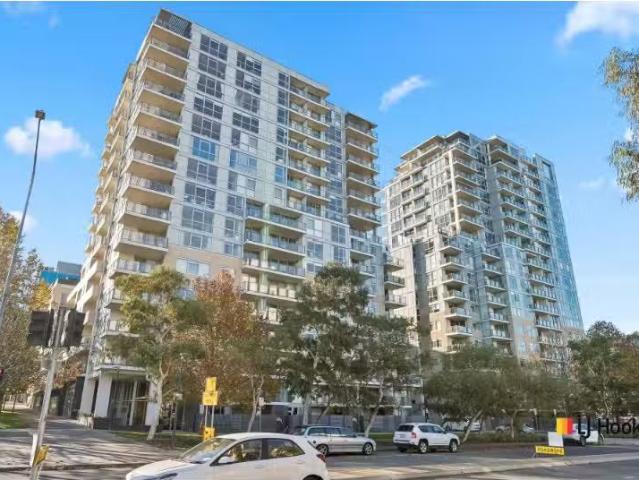 Just in! 3 BR 92/2 Edinburgh Avenue, Canberra Apartment for re.