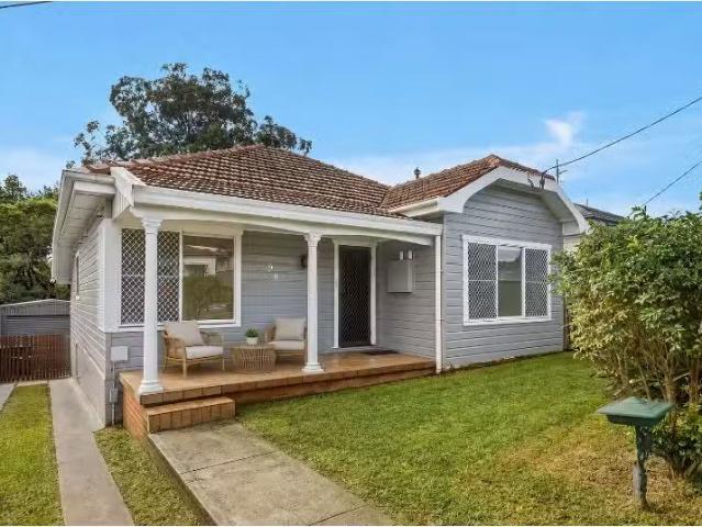 Rental! 3 BR 98 The Avenue, Mount Saint Thomas House for rent.