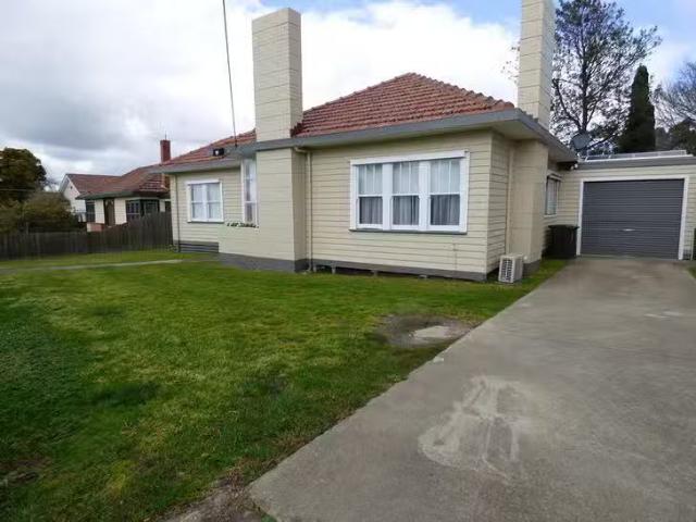 Rental! 3 BR 99 Grey Street, Traralgon, VIC 3844