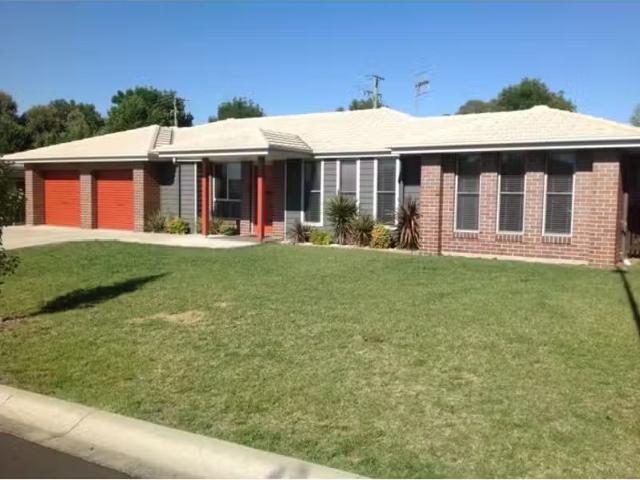 Cozy 3 BR 9 Albion close, ARMIDALE House for rent Listed by P.