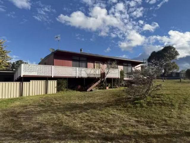 Cheap 3 BR 9 Charles Street, BENDEMEER House for rent Listed.