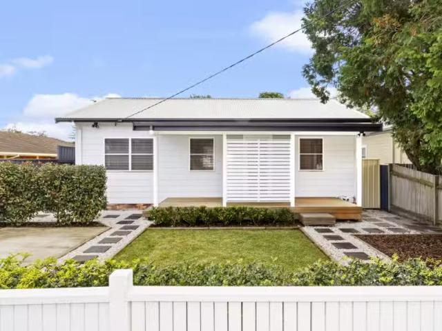 Cheap 3 BR 9 Colo Road, Woy Woy House for rent Listed by Mell.