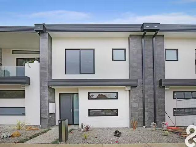 For Rent! 3 BR 13 Bernese Way, South Morang, VIC 3752