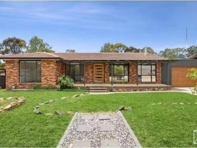Cheap 3 BR 13 Blythe Close, Kaleen House for rent Listed by S.