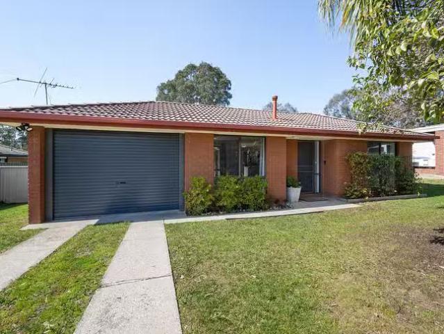 Nice 3 BR 13 Mcmahon Place, West Wodonga, VIC 3690