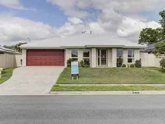Just in! 3 BR 13 Sunrise Court, Merrimac, QLD 4226