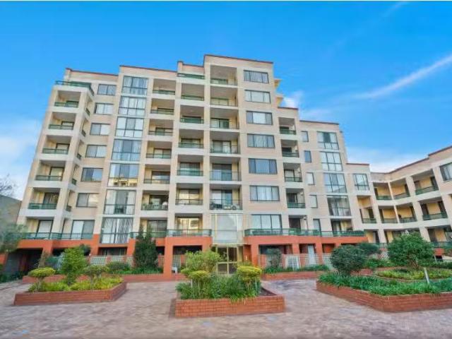 Cheap 3 BR 100/8 14 Willock Avenue, Miranda Apartment for rent.