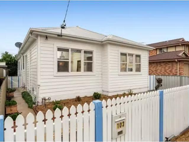 For Rent! 3 BR 103 Macquarie St, Mayfield House for rent List.