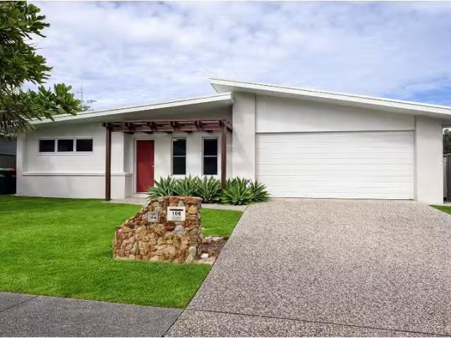 Nice 3 BR 106 Bluff Road, Emerald Beach House for rent Listed.