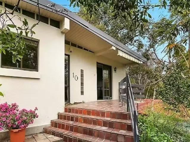 Unique 3 BR 10 Veron Road, Bexley House for rent Listed by Sa.