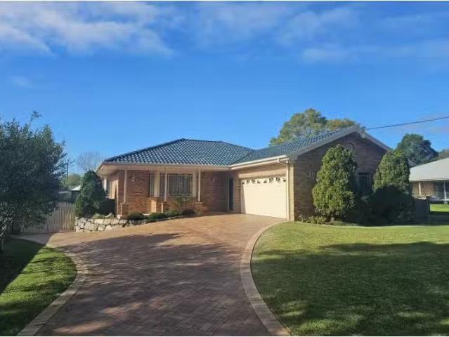 New 3 BR 10 Colyer Avenue, Nowra House for rent Listed by Chr.