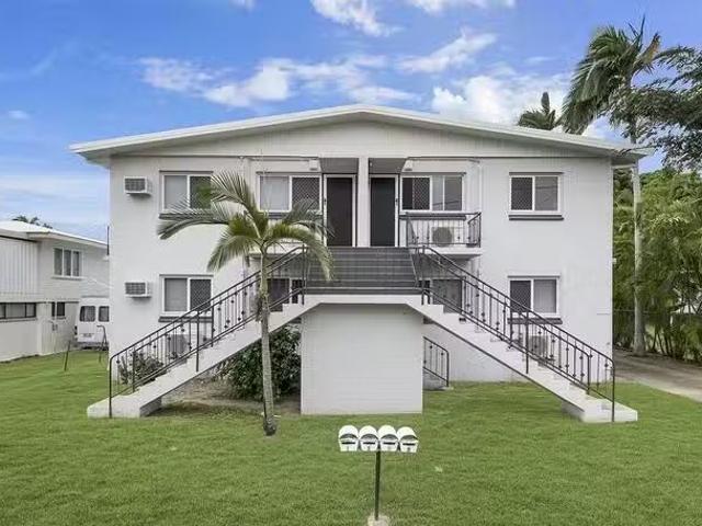 Just in! 3 BR 1/15 Carr Street, Hermit Park, QLD 4812