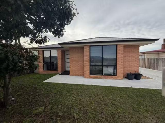 New 3 BR 1/18 William Street, BRIGHTON, TAS 7030 House for R.