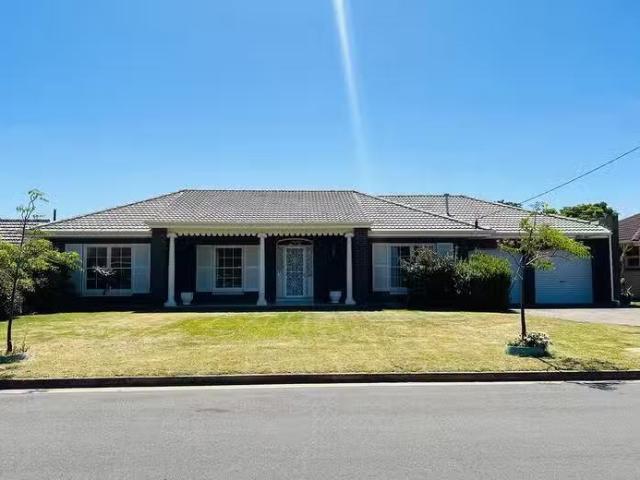 Cozy 3 BR 11 Doncaster Avenue, Novar Gardens, SA 5040