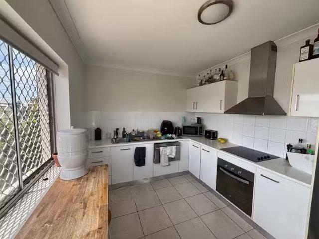 Cozy 3 BR 1/1 Eighth Avenue, KEDRON, QLD 4031 Unit for Rent