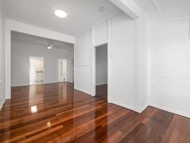 Deal! 3 BR 11 Elliott Street, Woolloongabba, QLD 4102
