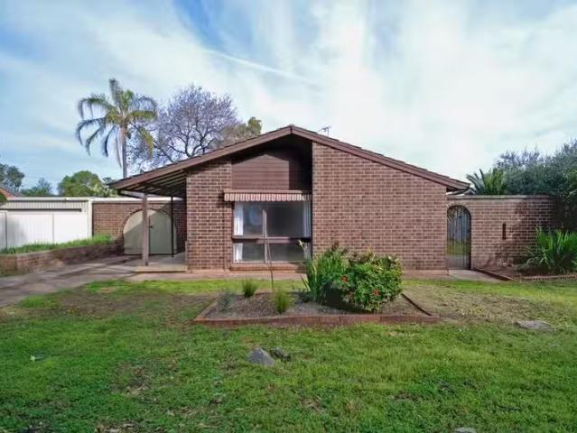 Nice 3 BR 11 Heathersett Drive, Salisbury Park, SA 5109 Hous.