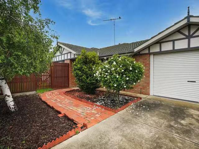 Unique 3 BR 11 Katarina Place, Whittington, VIC 3219