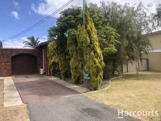 Charming 3 BR 11 Lanyon Street, MANDURAH, WA 6210 House for.